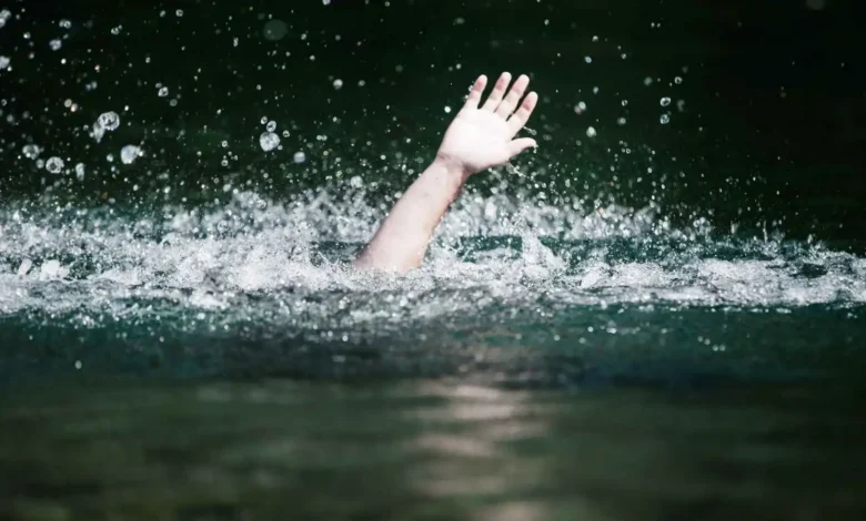 الانتقال المفاجئ من الحر إلى الماء البارد.. خطر يهدد القلب والجسم