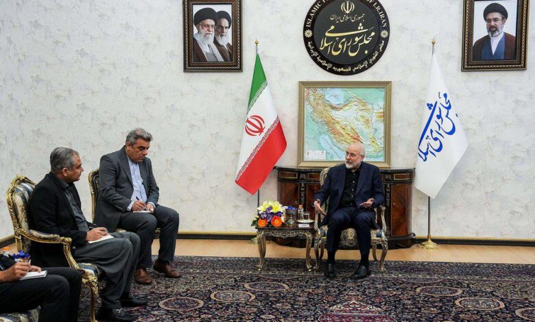 طهران ومسقط تعلنان آلية مشتركة لإدارة مضيق هرمز
