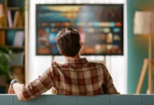 ماذا يفعل الجلوس الطويل أمام التلفاز بعقلك؟